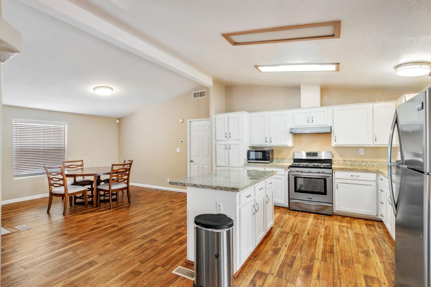 Detail Gallery Image 14 of 41 For 195 Blossom Hill Rd #118,  San Jose,  CA 95123 - 3 Beds | 2 Baths