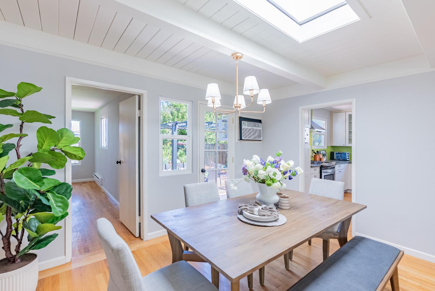 Detail Gallery Image 6 of 32 For 155 W Duane Ave, Sunnyvale,  CA 94085 - 3 Beds | 2 Baths