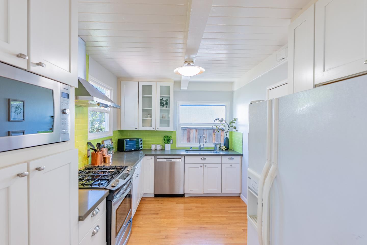 Detail Gallery Image 9 of 32 For 155 W Duane Ave, Sunnyvale,  CA 94085 - 3 Beds | 2 Baths