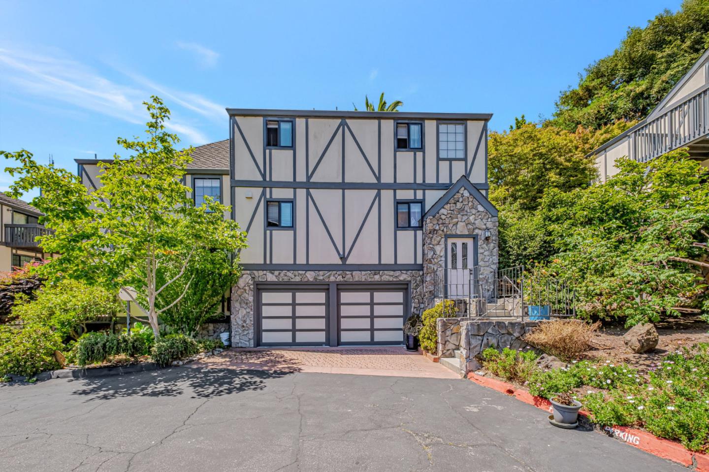 Detail Gallery Image 1 of 29 For 63 S Branciforte, Santa Cruz,  CA 95062 - 2 Beds | 2/1 Baths