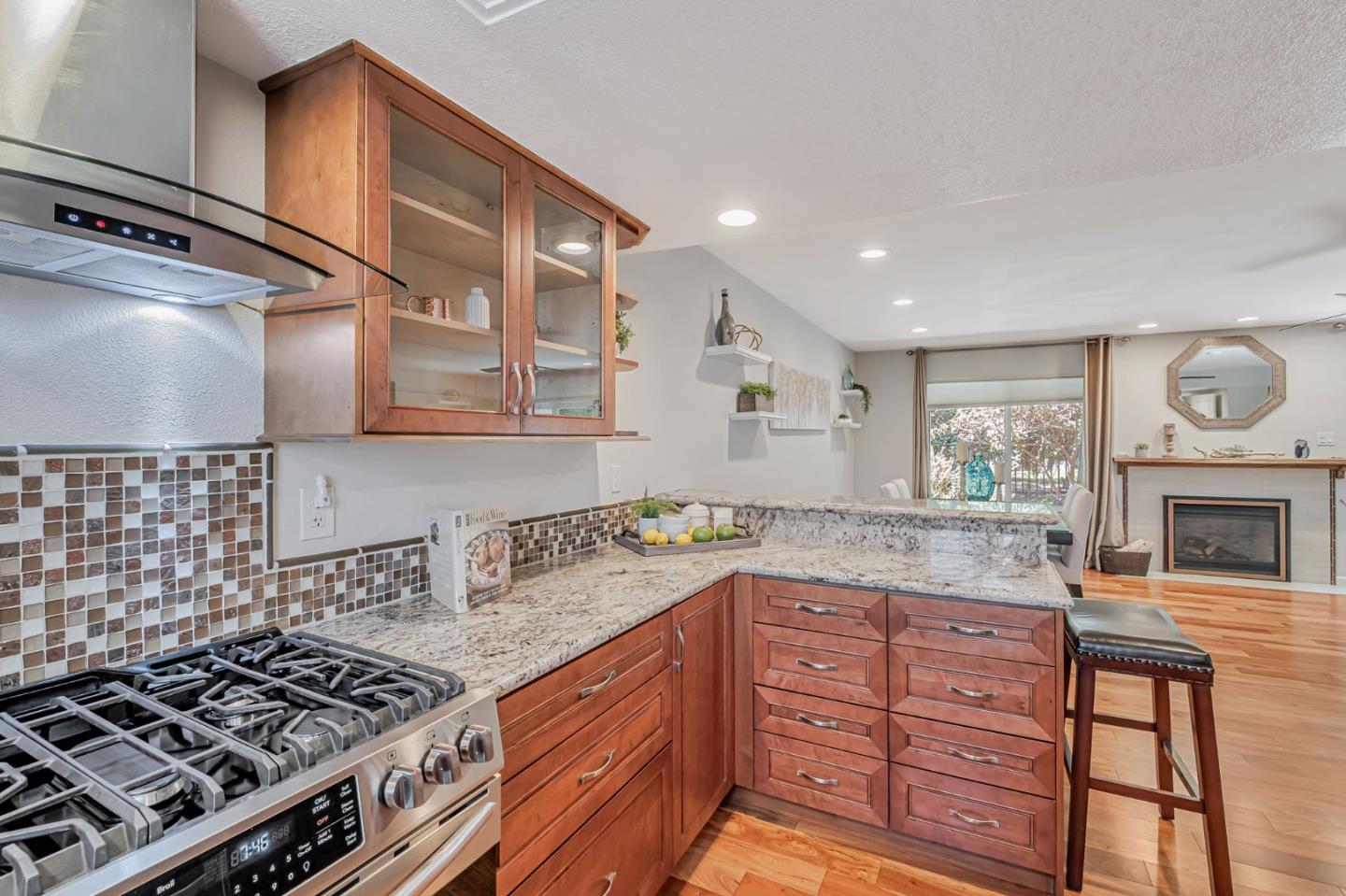Detail Gallery Image 10 of 29 For 63 S Branciforte, Santa Cruz,  CA 95062 - 2 Beds | 2/1 Baths