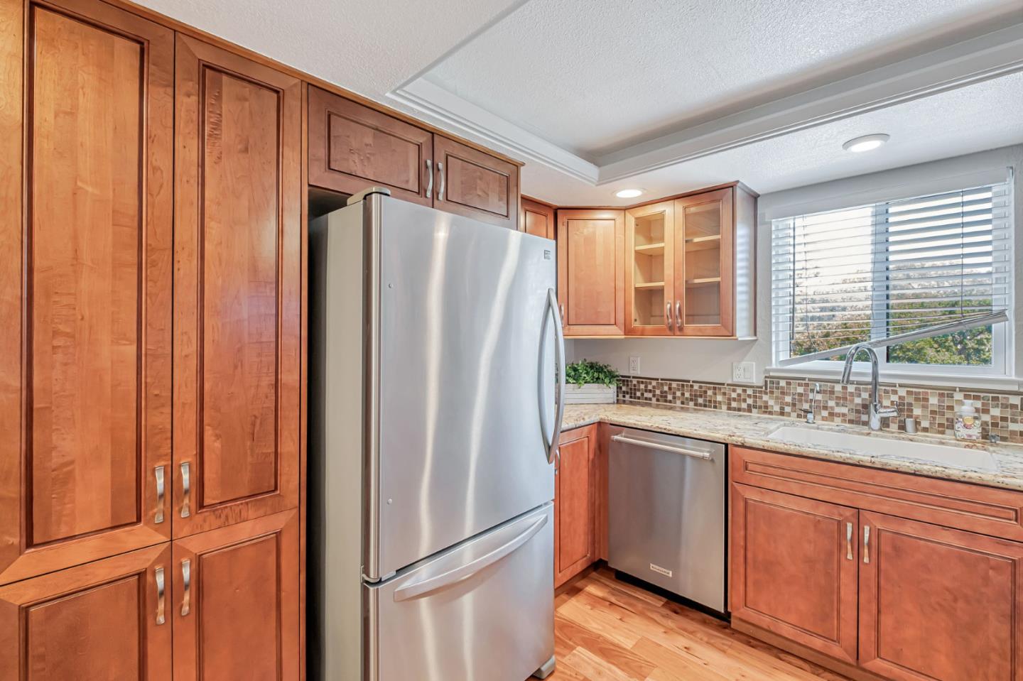 Detail Gallery Image 11 of 29 For 63 S Branciforte, Santa Cruz,  CA 95062 - 2 Beds | 2/1 Baths