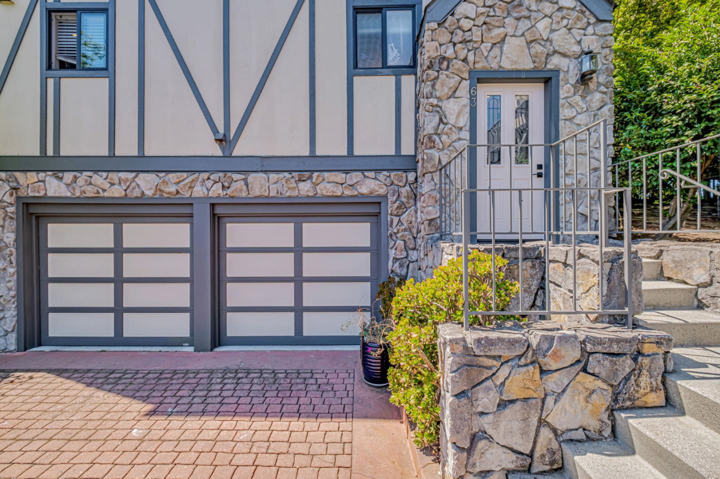 Detail Gallery Image 3 of 29 For 63 S Branciforte, Santa Cruz,  CA 95062 - 2 Beds | 2/1 Baths