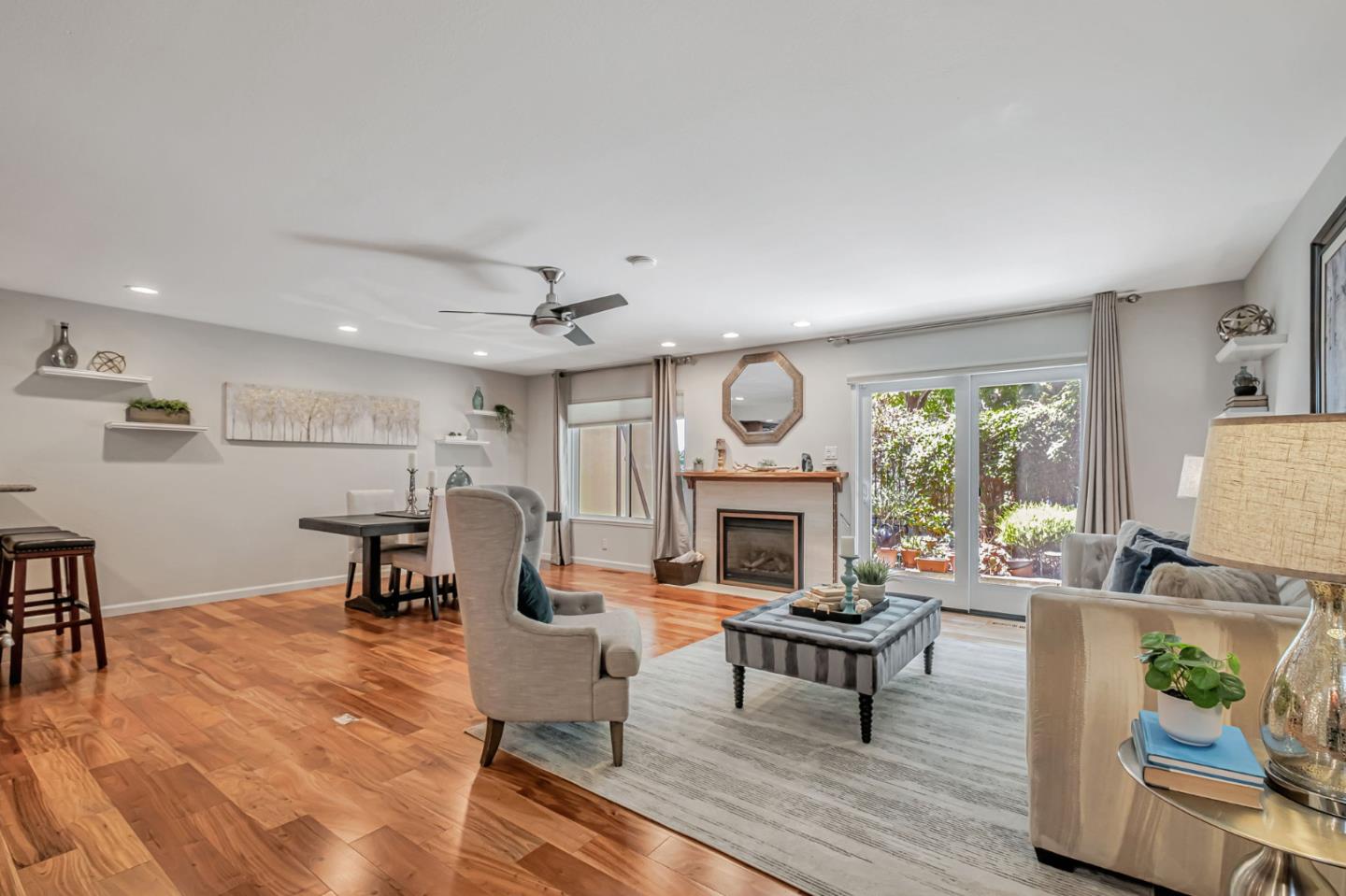 Detail Gallery Image 4 of 29 For 63 S Branciforte, Santa Cruz,  CA 95062 - 2 Beds | 2/1 Baths