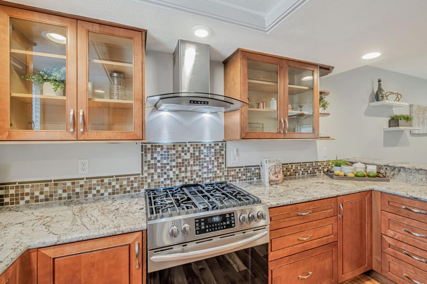 Detail Gallery Image 9 of 29 For 63 S Branciforte, Santa Cruz,  CA 95062 - 2 Beds | 2/1 Baths
