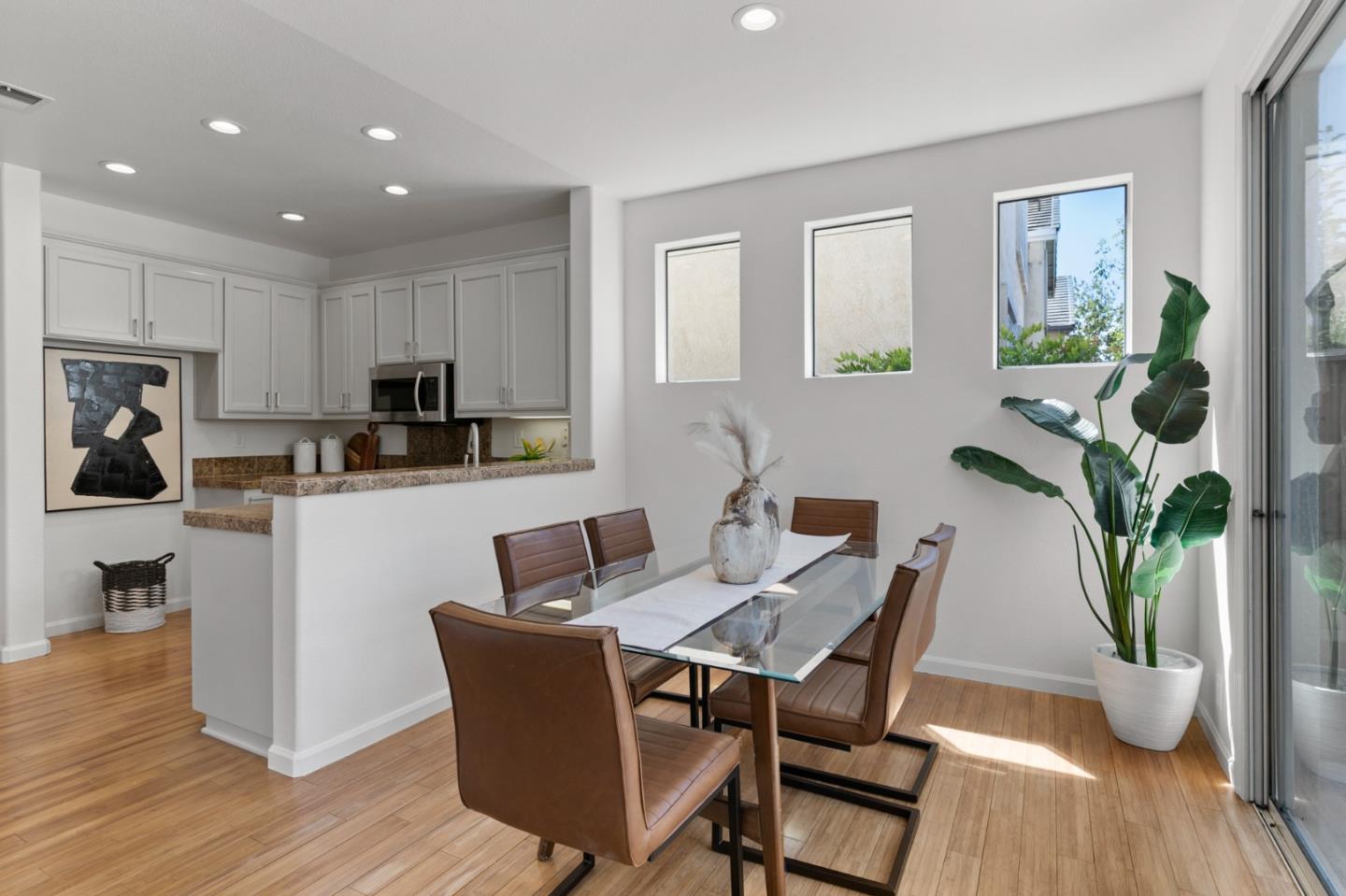 Detail Gallery Image 5 of 17 For 1071 Mckay Dr, San Jose,  CA 95131 - 3 Beds | 2/1 Baths