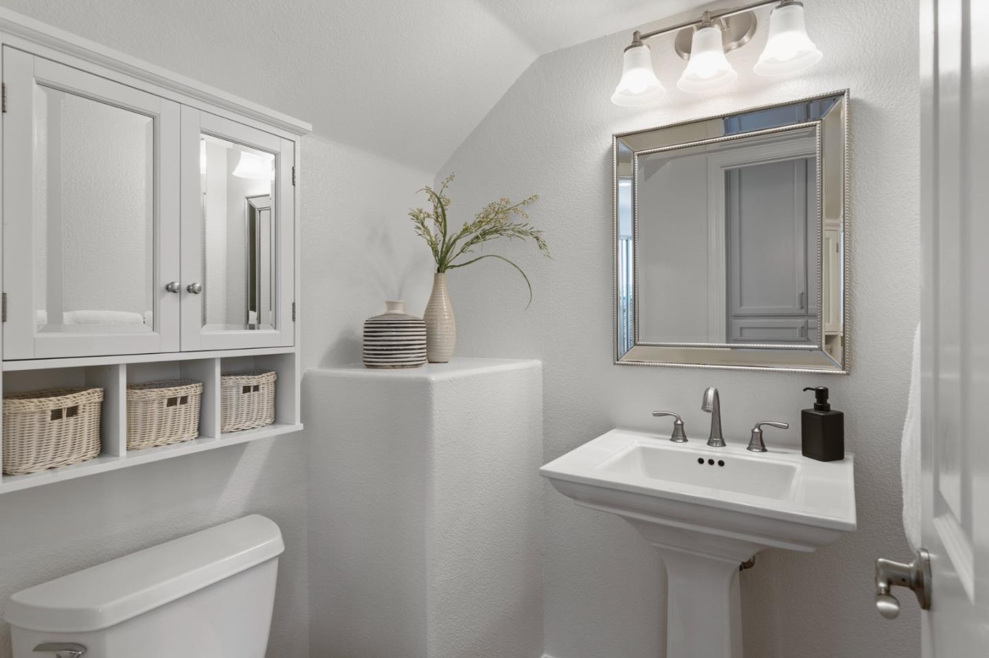 Detail Gallery Image 7 of 17 For 1071 Mckay Dr, San Jose,  CA 95131 - 3 Beds | 2/1 Baths