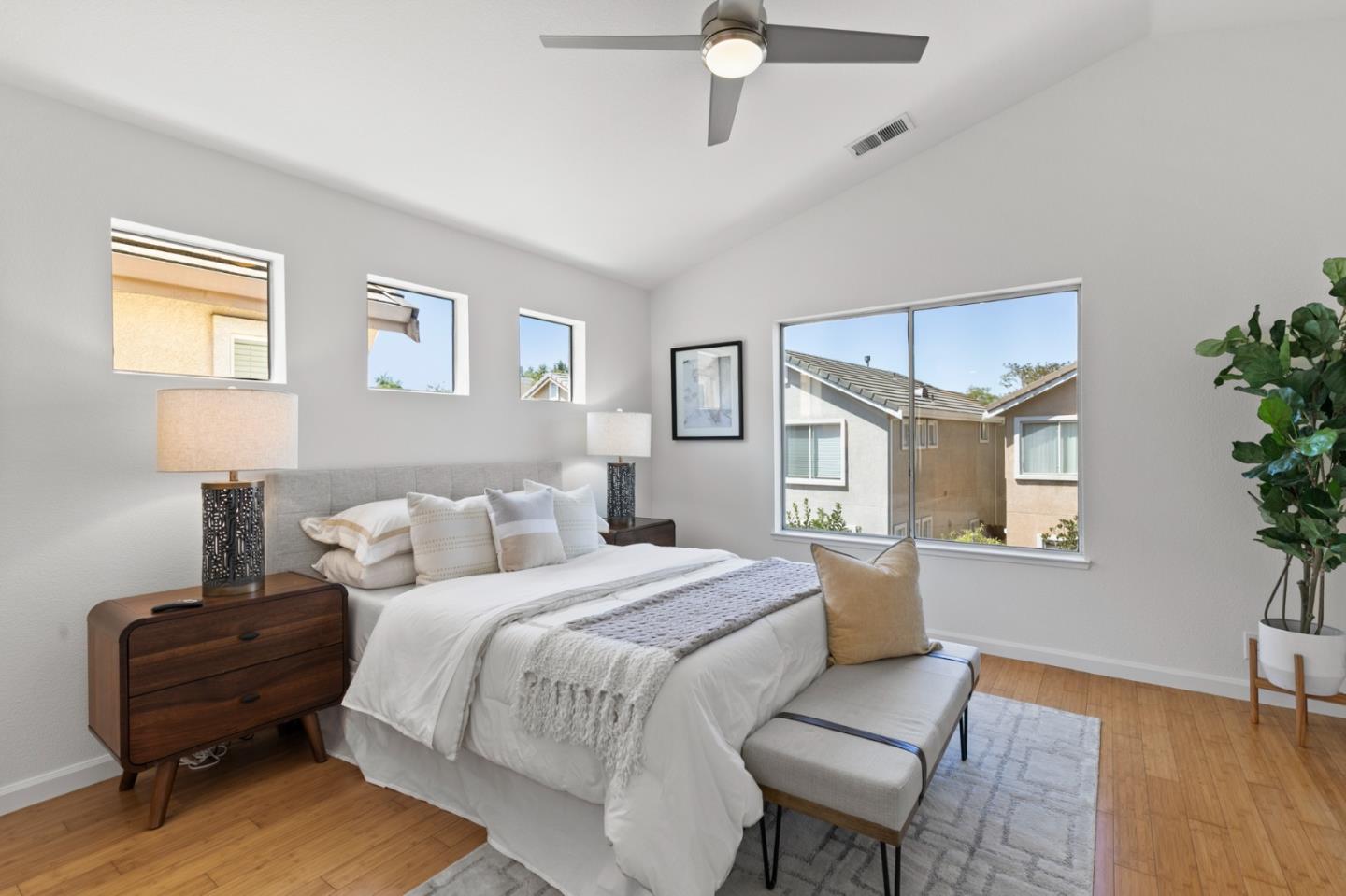 Detail Gallery Image 8 of 17 For 1071 Mckay Dr, San Jose,  CA 95131 - 3 Beds | 2/1 Baths