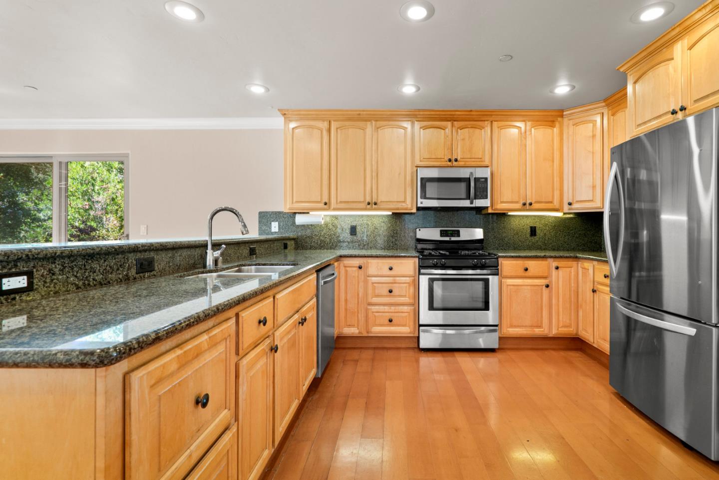 Detail Gallery Image 12 of 68 For 462 Quail Dr, Santa Cruz,  CA 95060 - 3 Beds | 2/1 Baths