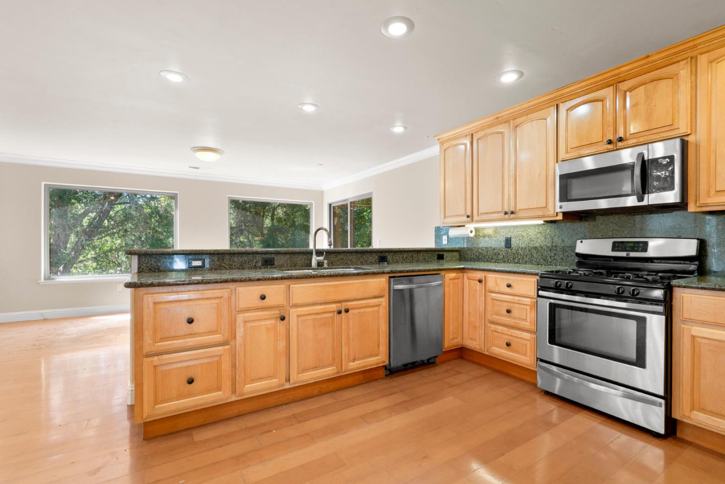 Detail Gallery Image 13 of 68 For 462 Quail Dr, Santa Cruz,  CA 95060 - 3 Beds | 2/1 Baths