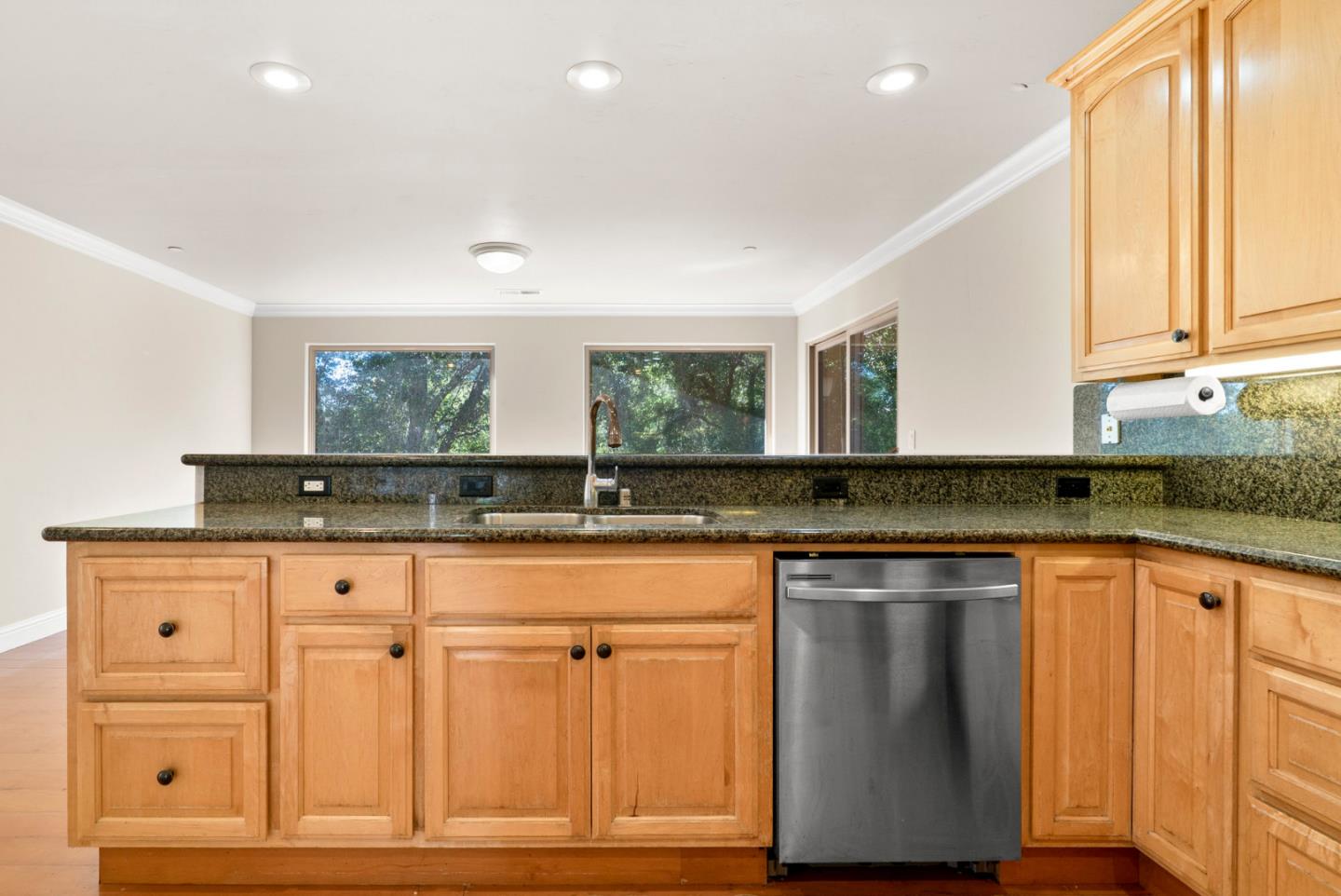 Detail Gallery Image 14 of 68 For 462 Quail Dr, Santa Cruz,  CA 95060 - 3 Beds | 2/1 Baths