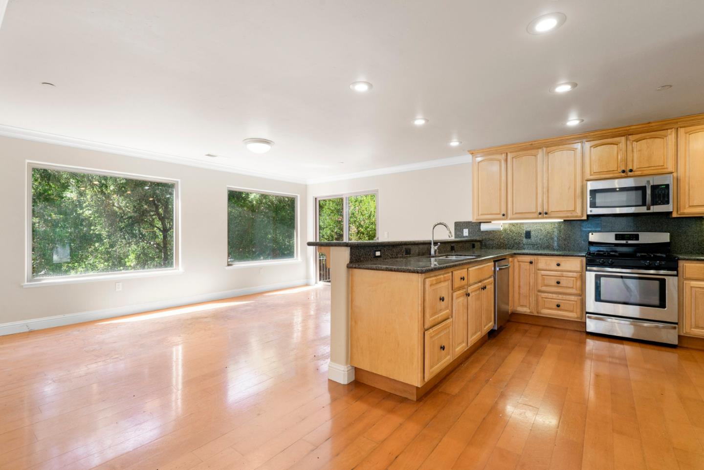 Detail Gallery Image 3 of 68 For 462 Quail Dr, Santa Cruz,  CA 95060 - 3 Beds | 2/1 Baths