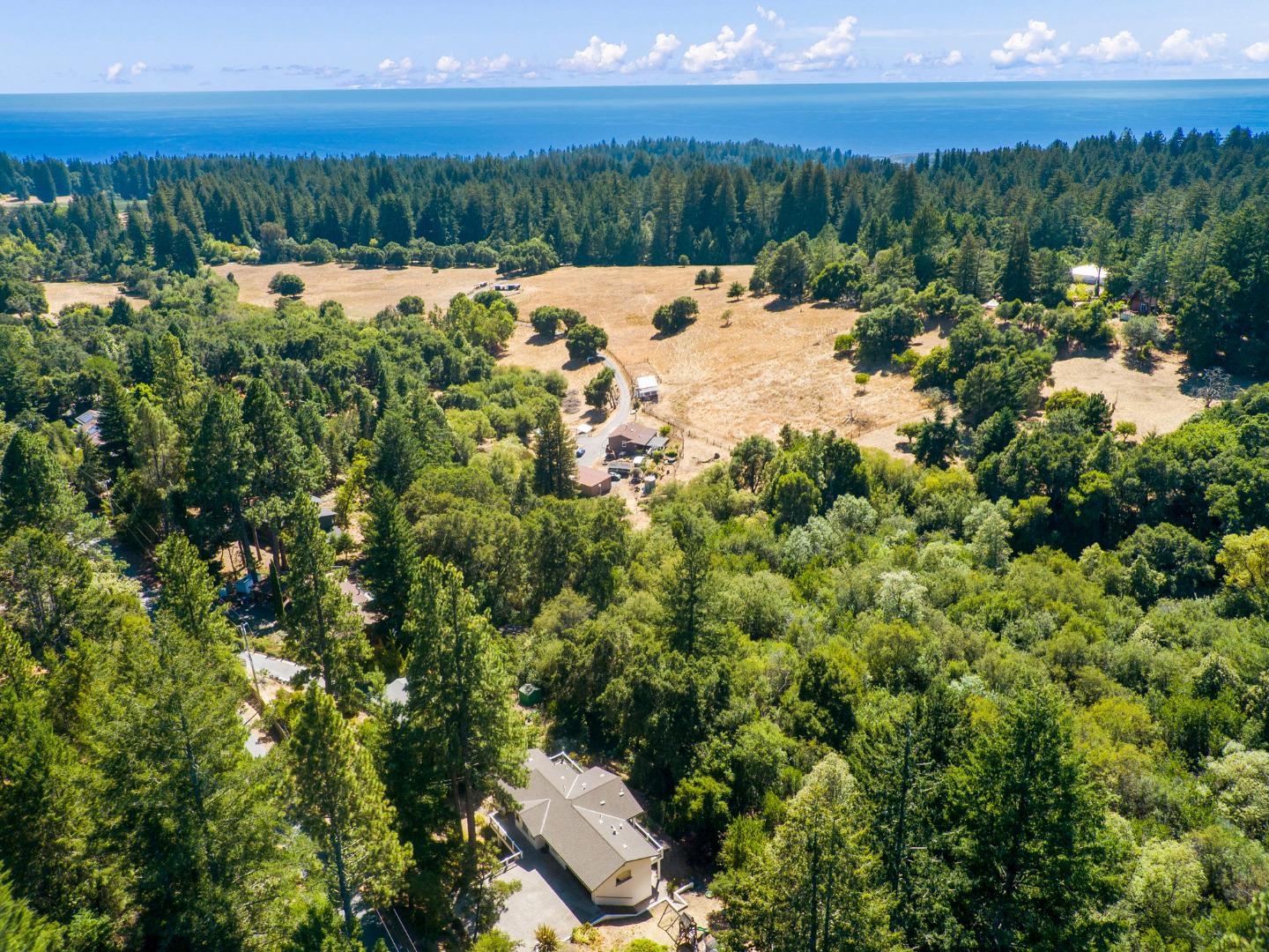 Detail Gallery Image 4 of 68 For 462 Quail Dr, Santa Cruz,  CA 95060 - 3 Beds | 2/1 Baths