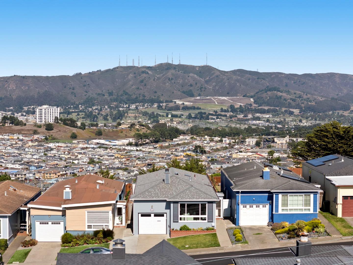 Detail Gallery Image 4 of 57 For 751 Skyline Dr, Daly City,  CA 94015 - 3 Beds | 2 Baths