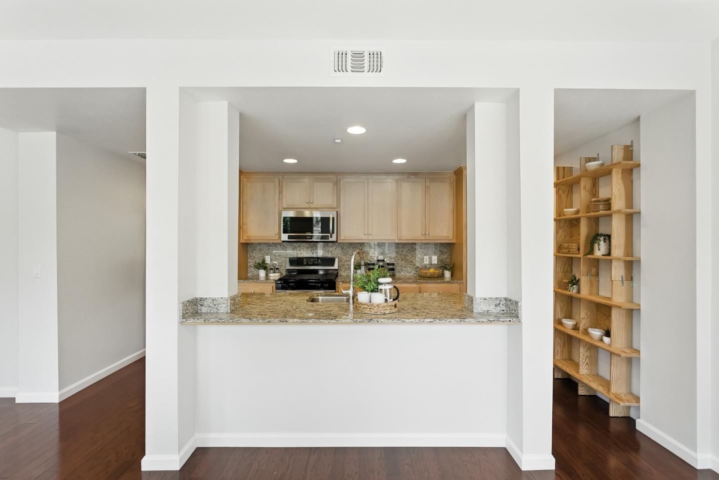 Detail Gallery Image 11 of 59 For 1037 Scotia Ter #203,  Sunnyvale,  CA 94089 - 2 Beds | 2 Baths