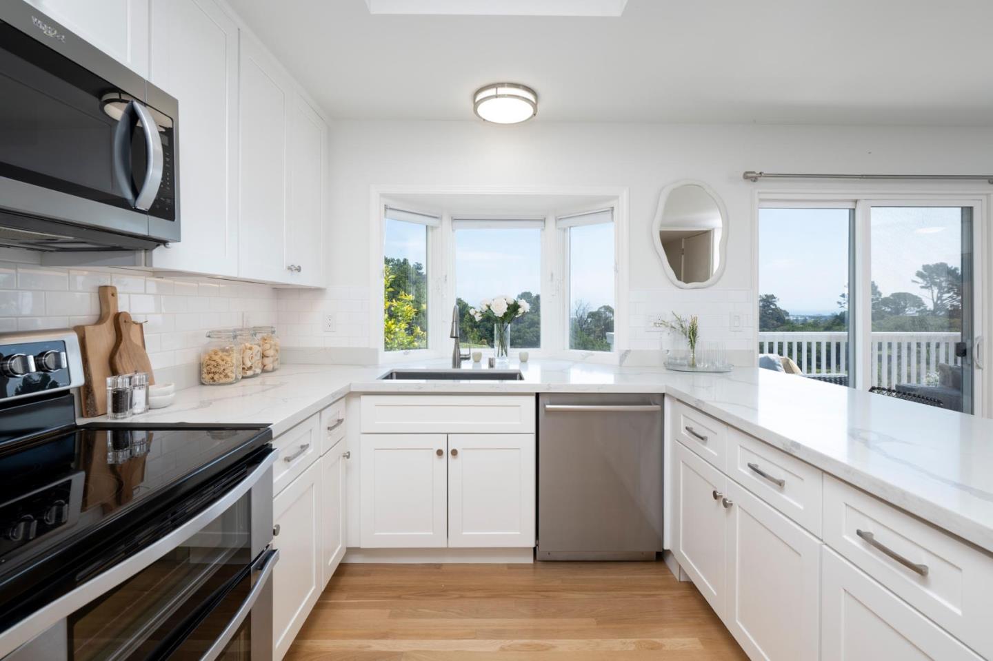 Detail Gallery Image 11 of 49 For 928 Evergreen Way, Millbrae,  CA 94030 - 3 Beds | 2 Baths