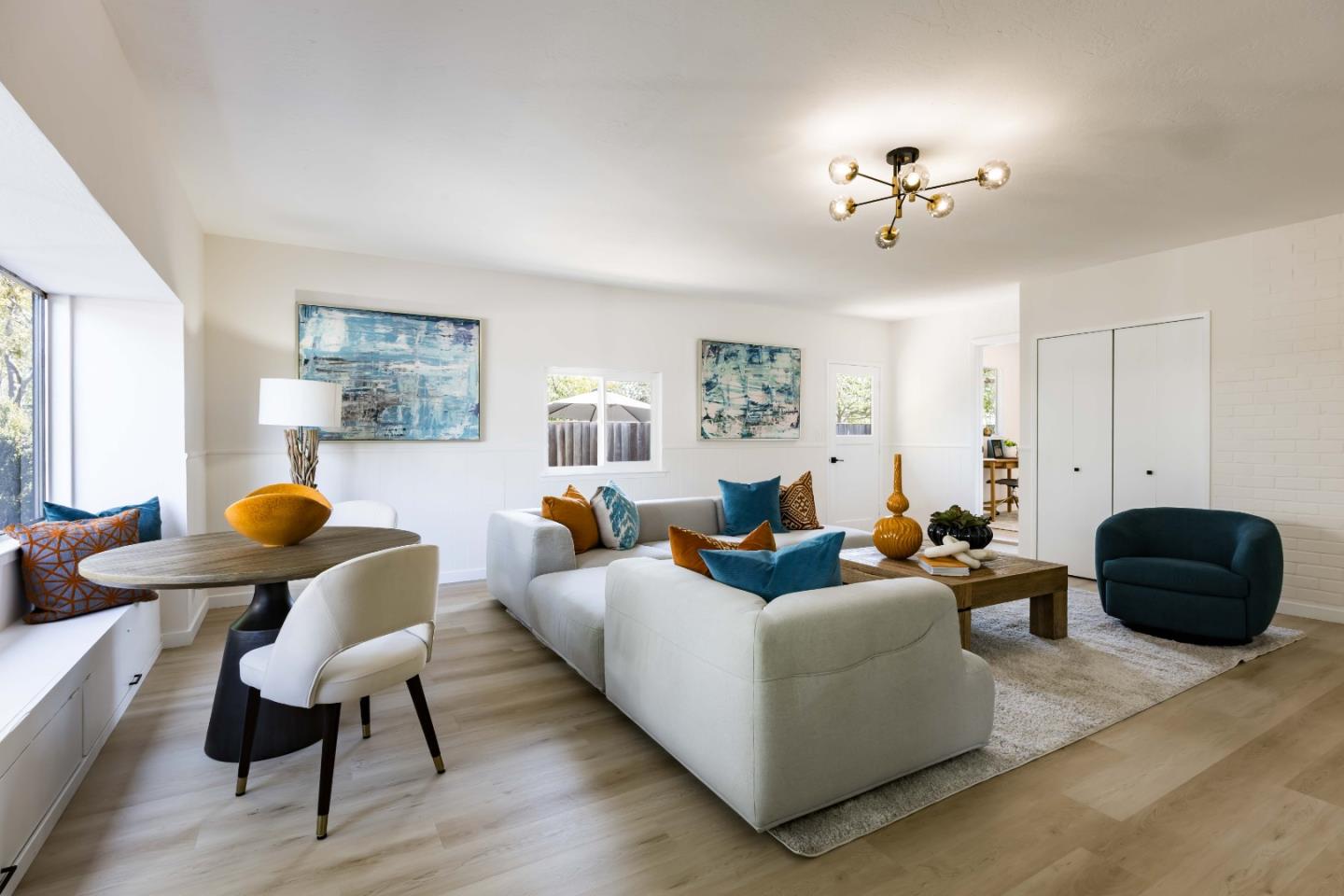 Detail Gallery Image 11 of 28 For 12540 Robleda Rd, Los Altos Hills,  CA 94022 - 3 Beds | 2/1 Baths