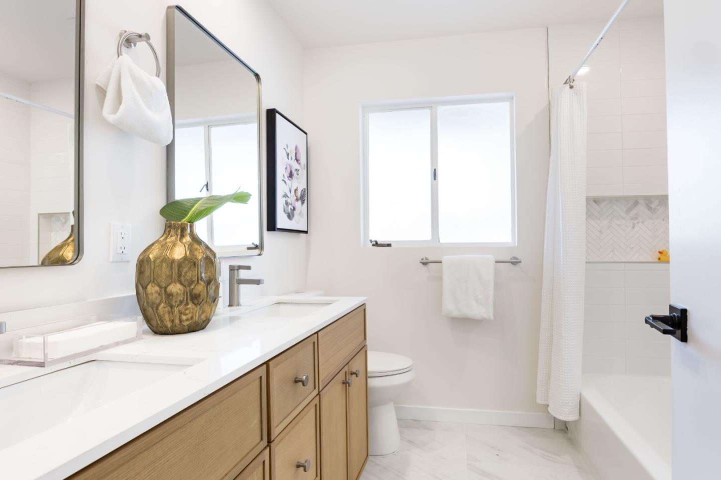 Detail Gallery Image 16 of 28 For 12540 Robleda Rd, Los Altos Hills,  CA 94022 - 3 Beds | 2/1 Baths