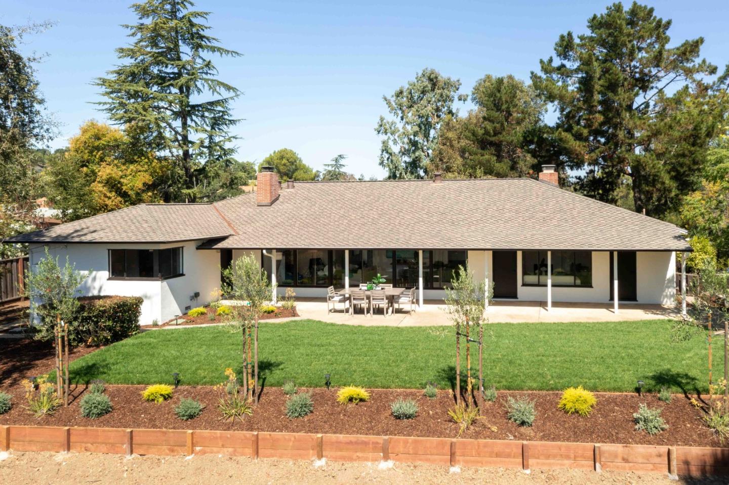 Detail Gallery Image 22 of 28 For 12540 Robleda Rd, Los Altos Hills,  CA 94022 - 3 Beds | 2/1 Baths