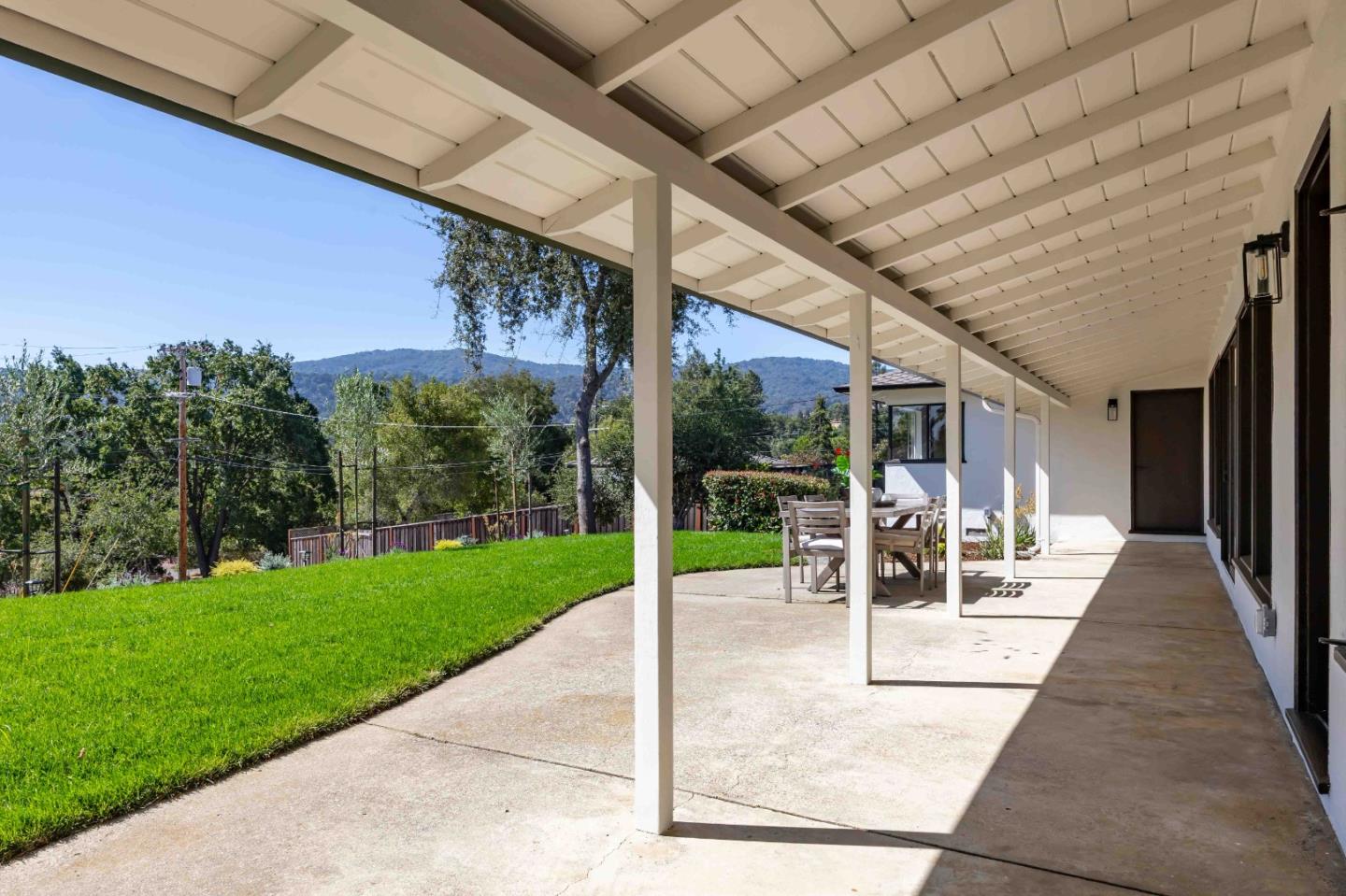 Detail Gallery Image 24 of 28 For 12540 Robleda Rd, Los Altos Hills,  CA 94022 - 3 Beds | 2/1 Baths