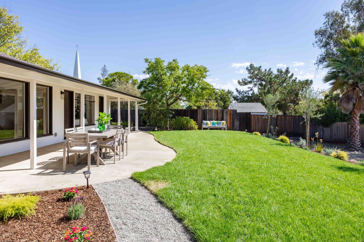 Detail Gallery Image 25 of 28 For 12540 Robleda Rd, Los Altos Hills,  CA 94022 - 3 Beds | 2/1 Baths