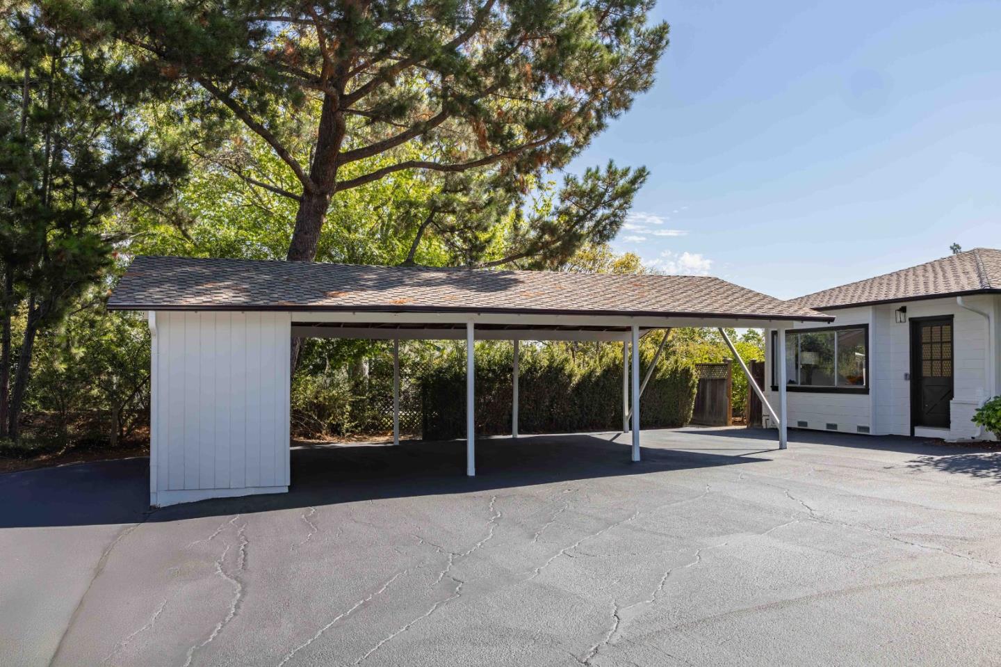 Detail Gallery Image 3 of 28 For 12540 Robleda Rd, Los Altos Hills,  CA 94022 - 3 Beds | 2/1 Baths