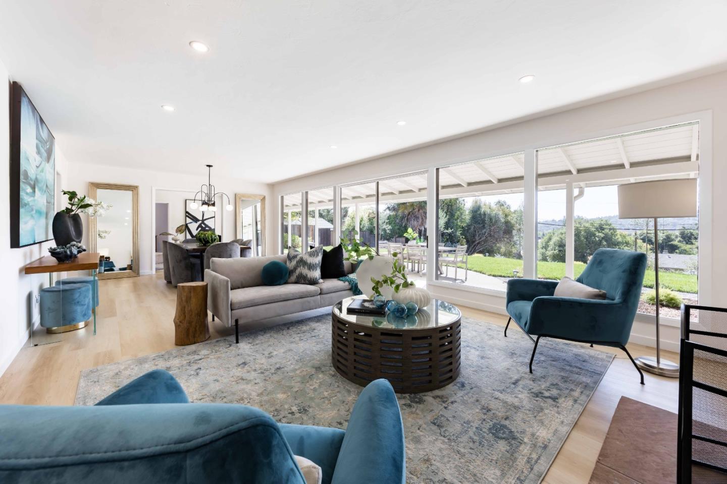 Detail Gallery Image 4 of 28 For 12540 Robleda Rd, Los Altos Hills,  CA 94022 - 3 Beds | 2/1 Baths