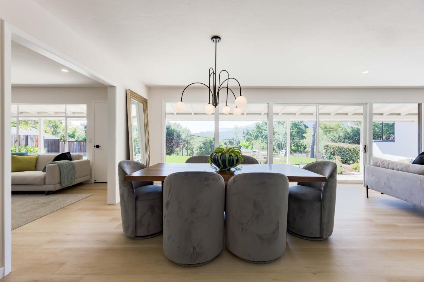 Detail Gallery Image 5 of 28 For 12540 Robleda Rd, Los Altos Hills,  CA 94022 - 3 Beds | 2/1 Baths
