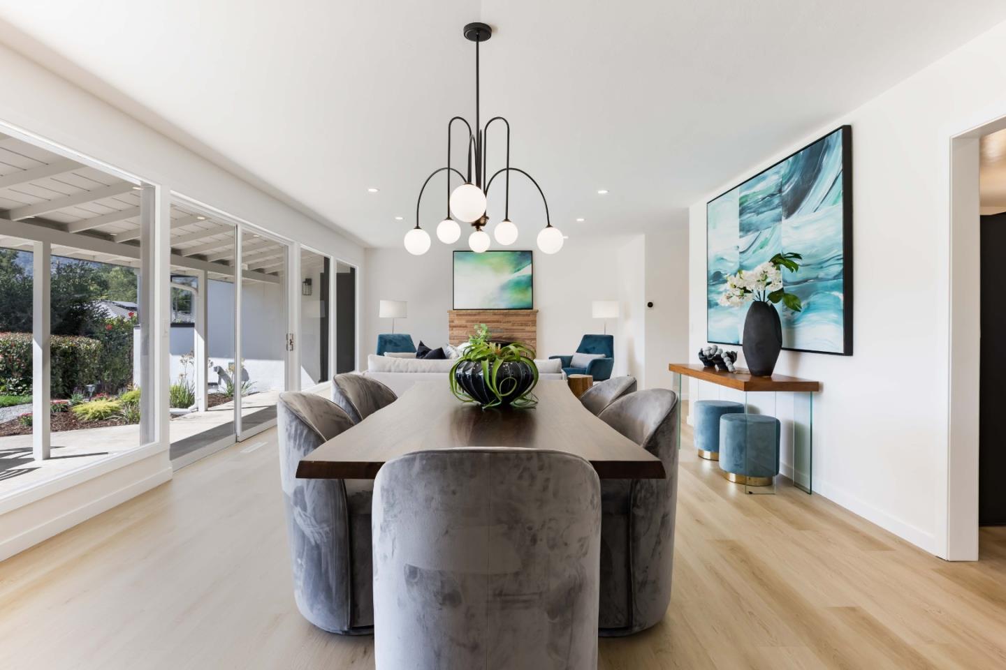 Detail Gallery Image 6 of 28 For 12540 Robleda Rd, Los Altos Hills,  CA 94022 - 3 Beds | 2/1 Baths