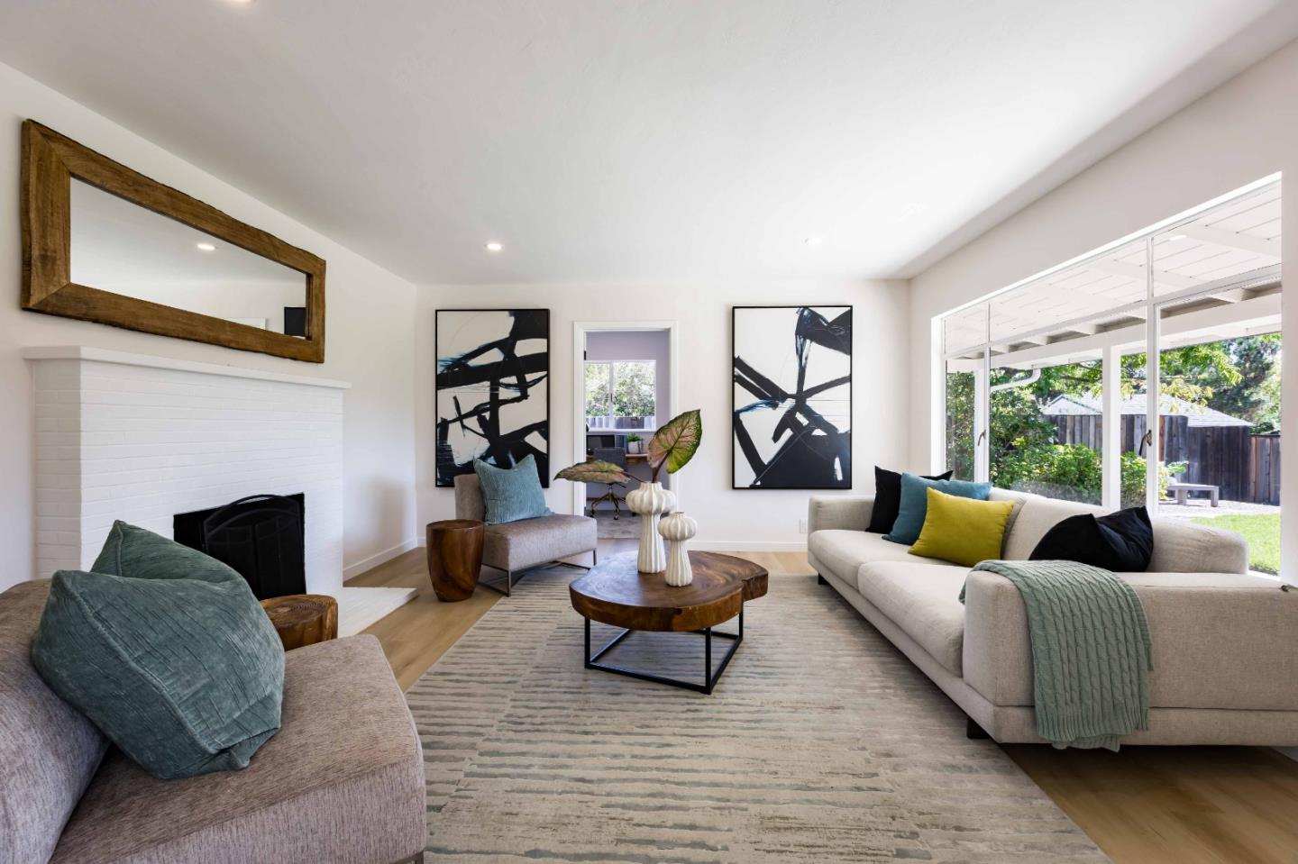 Detail Gallery Image 7 of 28 For 12540 Robleda Rd, Los Altos Hills,  CA 94022 - 3 Beds | 2/1 Baths