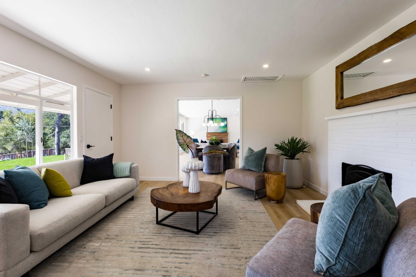 Detail Gallery Image 8 of 28 For 12540 Robleda Rd, Los Altos Hills,  CA 94022 - 3 Beds | 2/1 Baths