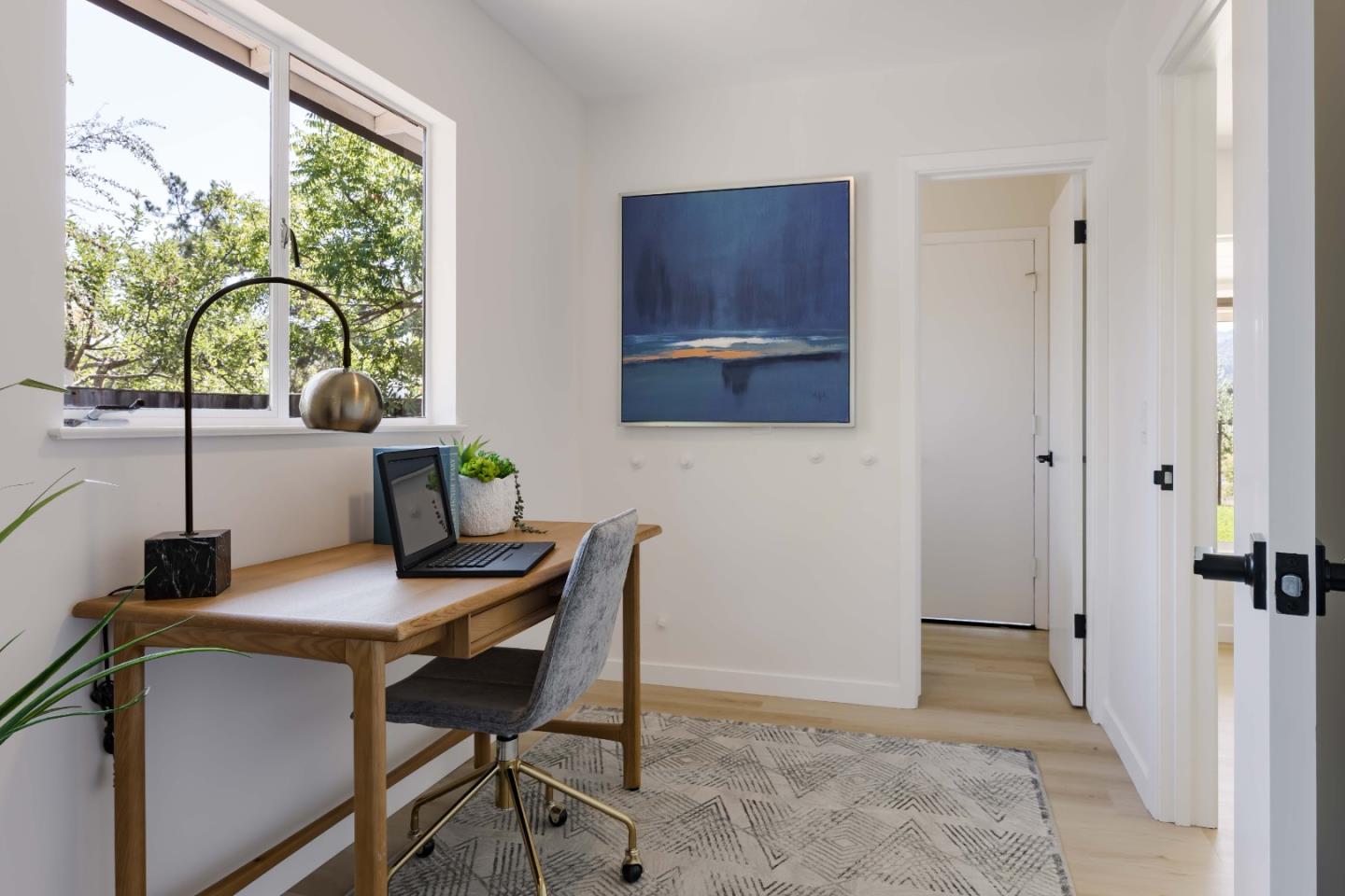 Detail Gallery Image 9 of 28 For 12540 Robleda Rd, Los Altos Hills,  CA 94022 - 3 Beds | 2/1 Baths