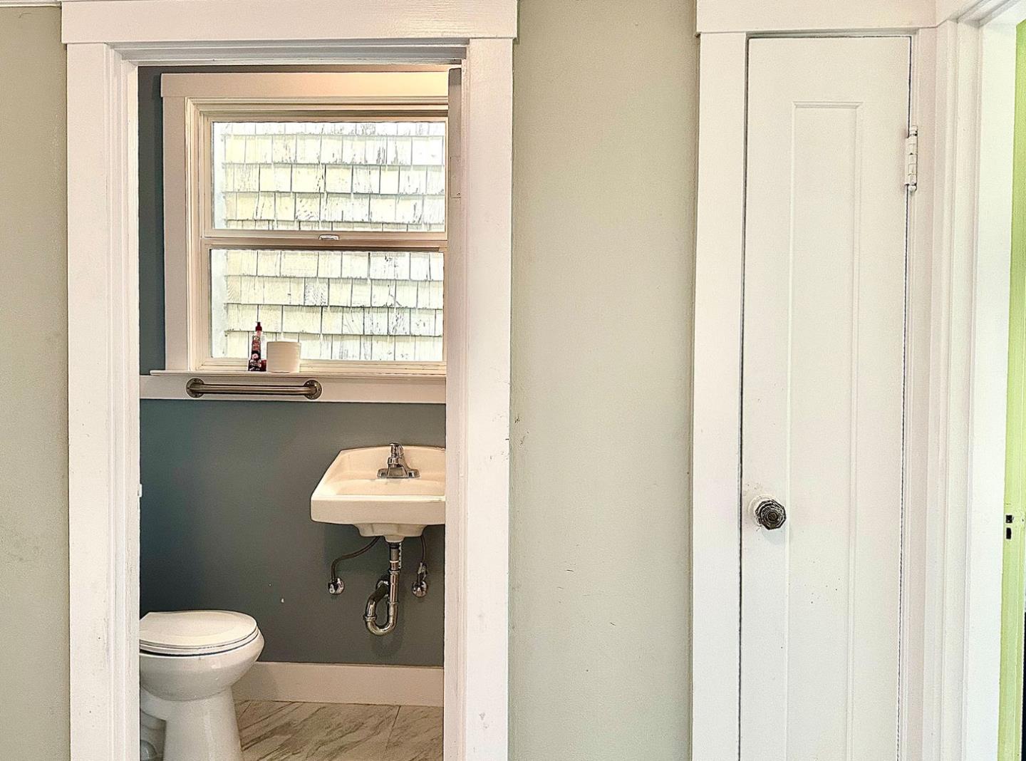 Detail Gallery Image 4 of 8 For 95 Putnam, San Francisco,  CA 94110 - 2 Beds | 1 Baths