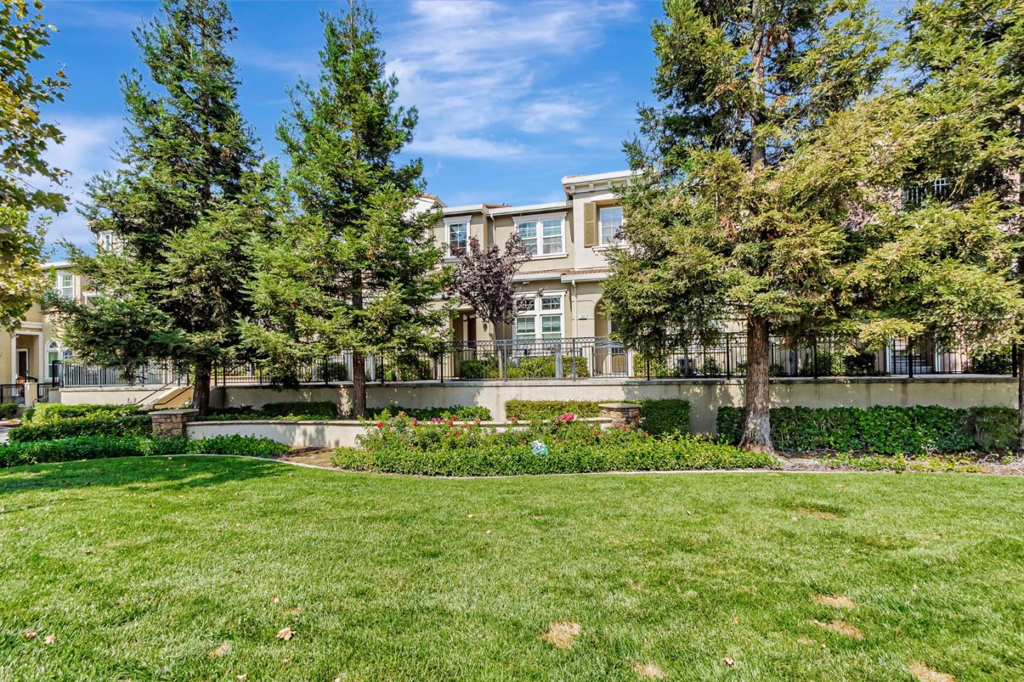 Detail Gallery Image 4 of 43 For 342 Olive Hill Dr, San Jose,  CA 95125 - 2 Beds | 2 Baths