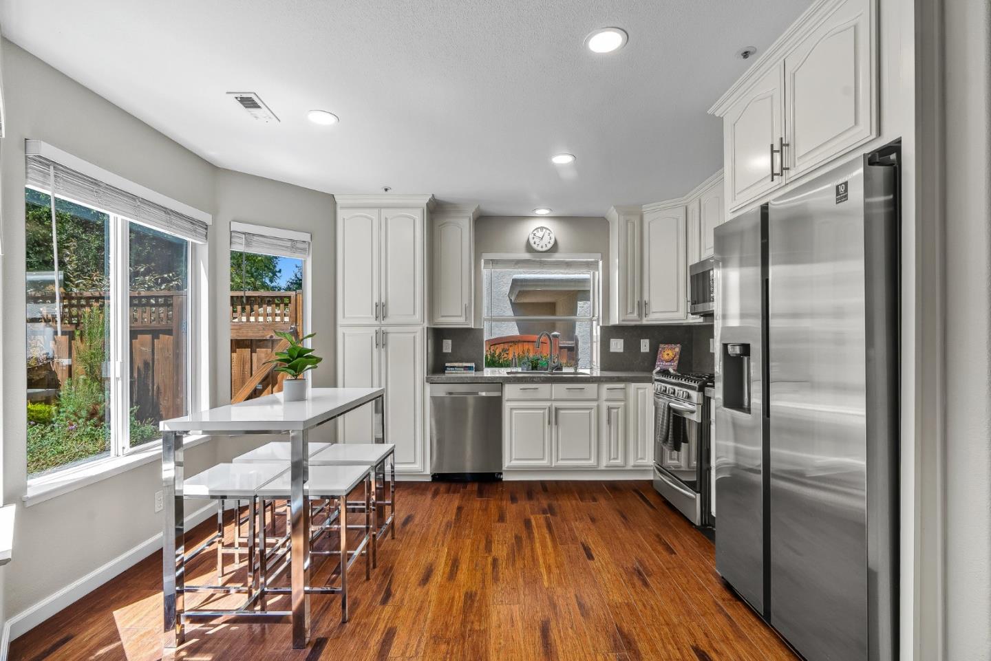 Detail Gallery Image 11 of 41 For 308 Sidesaddle Cir, Scotts Valley,  CA 95066 - 3 Beds | 2/1 Baths