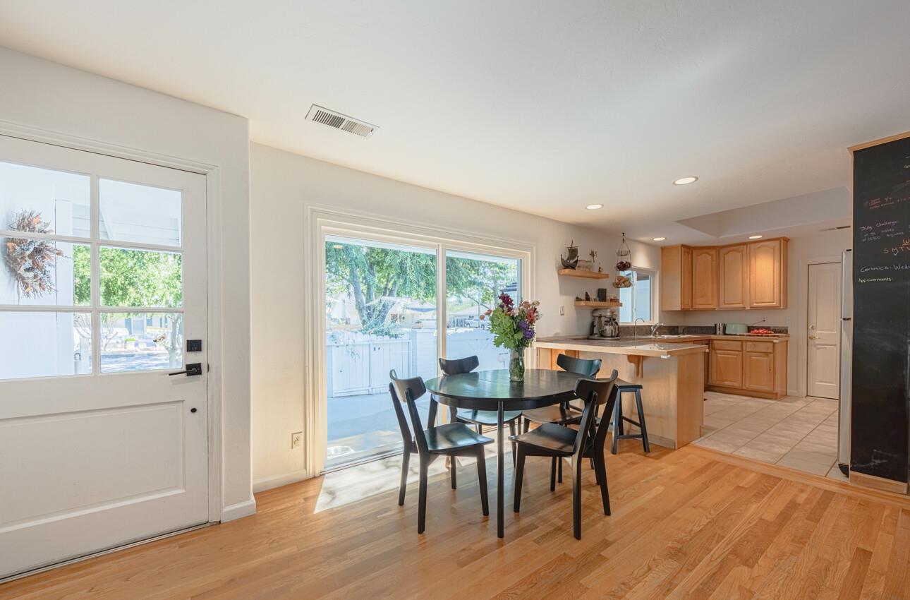 Detail Gallery Image 12 of 30 For 22585 Toreador Dr, Salinas,  CA 93908 - 3 Beds | 2 Baths