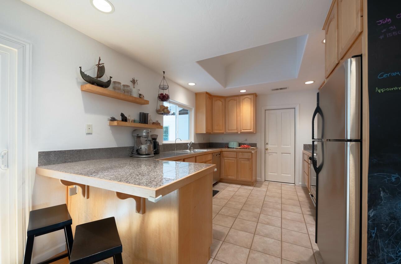 Detail Gallery Image 13 of 30 For 22585 Toreador Dr, Salinas,  CA 93908 - 3 Beds | 2 Baths