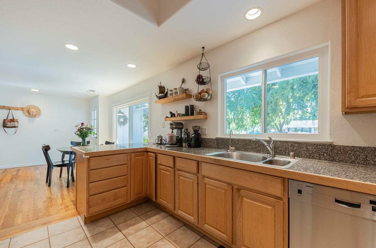 Detail Gallery Image 15 of 30 For 22585 Toreador Dr, Salinas,  CA 93908 - 3 Beds | 2 Baths