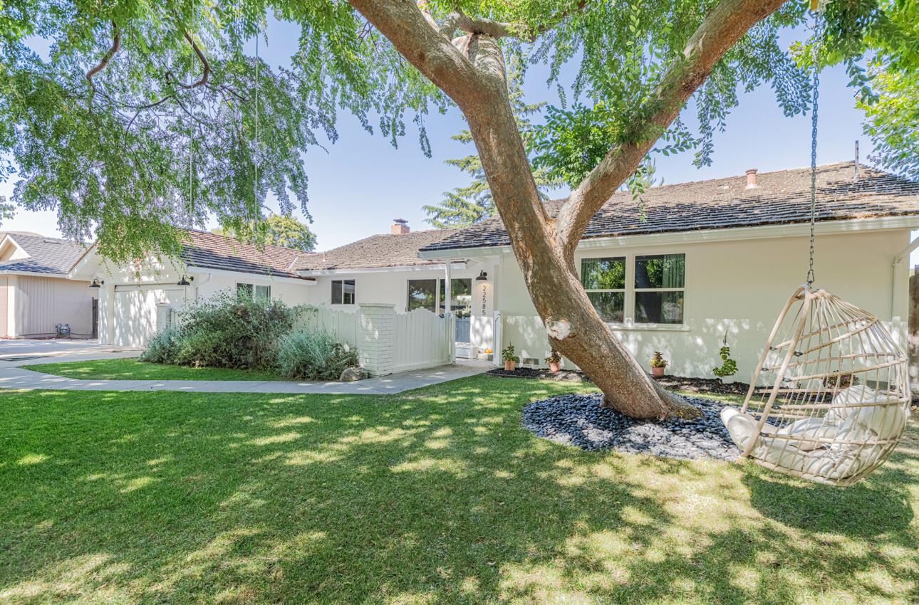 Detail Gallery Image 3 of 30 For 22585 Toreador Dr, Salinas,  CA 93908 - 3 Beds | 2 Baths