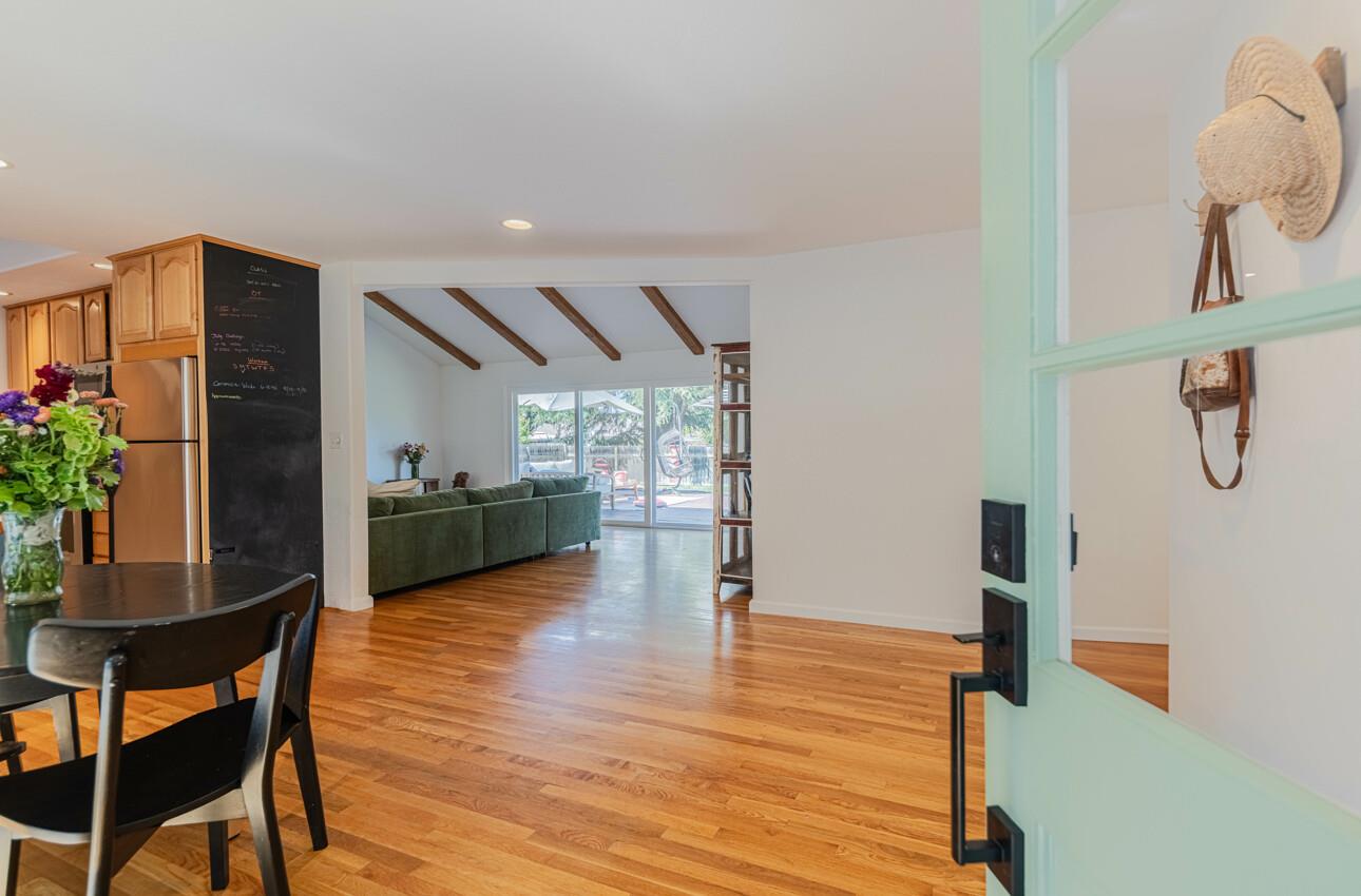 Detail Gallery Image 6 of 30 For 22585 Toreador Dr, Salinas,  CA 93908 - 3 Beds | 2 Baths