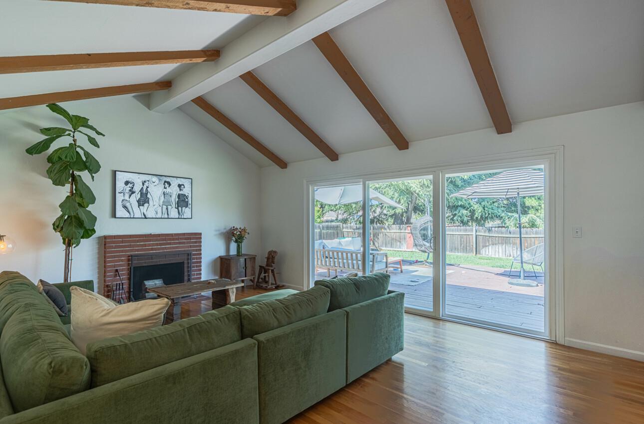 Detail Gallery Image 7 of 30 For 22585 Toreador Dr, Salinas,  CA 93908 - 3 Beds | 2 Baths