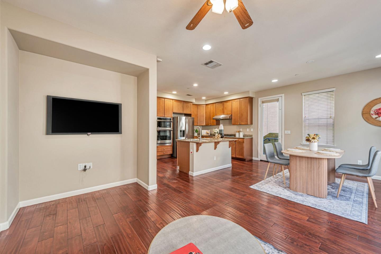 Detail Gallery Image 10 of 40 For 514 Bristle Grass Ter, Fremont,  CA 94539 - 3 Beds | 2/1 Baths