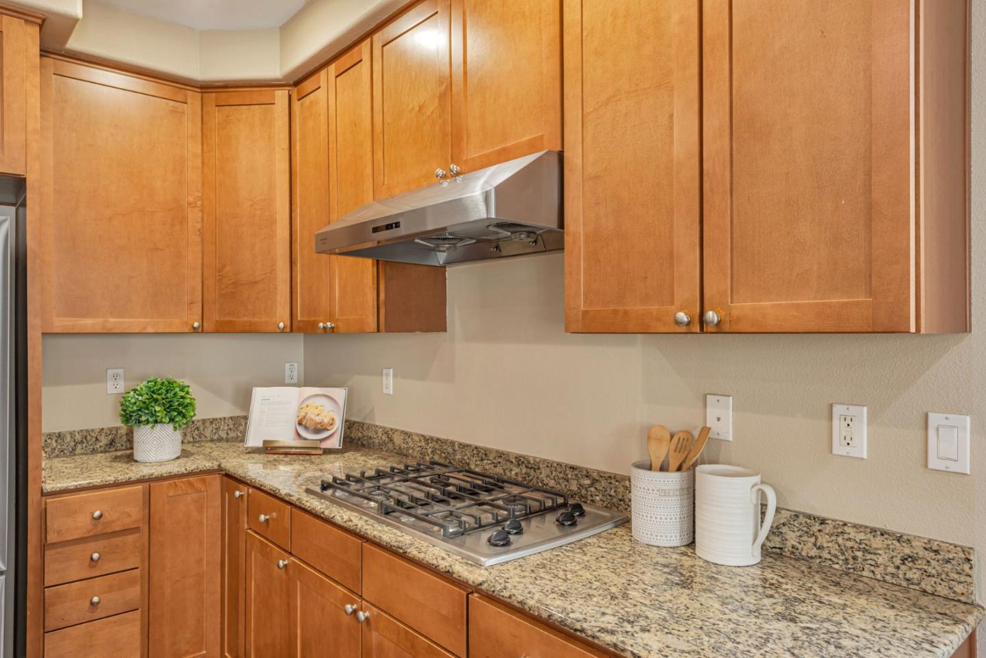 Detail Gallery Image 15 of 40 For 514 Bristle Grass Ter, Fremont,  CA 94539 - 3 Beds | 2/1 Baths