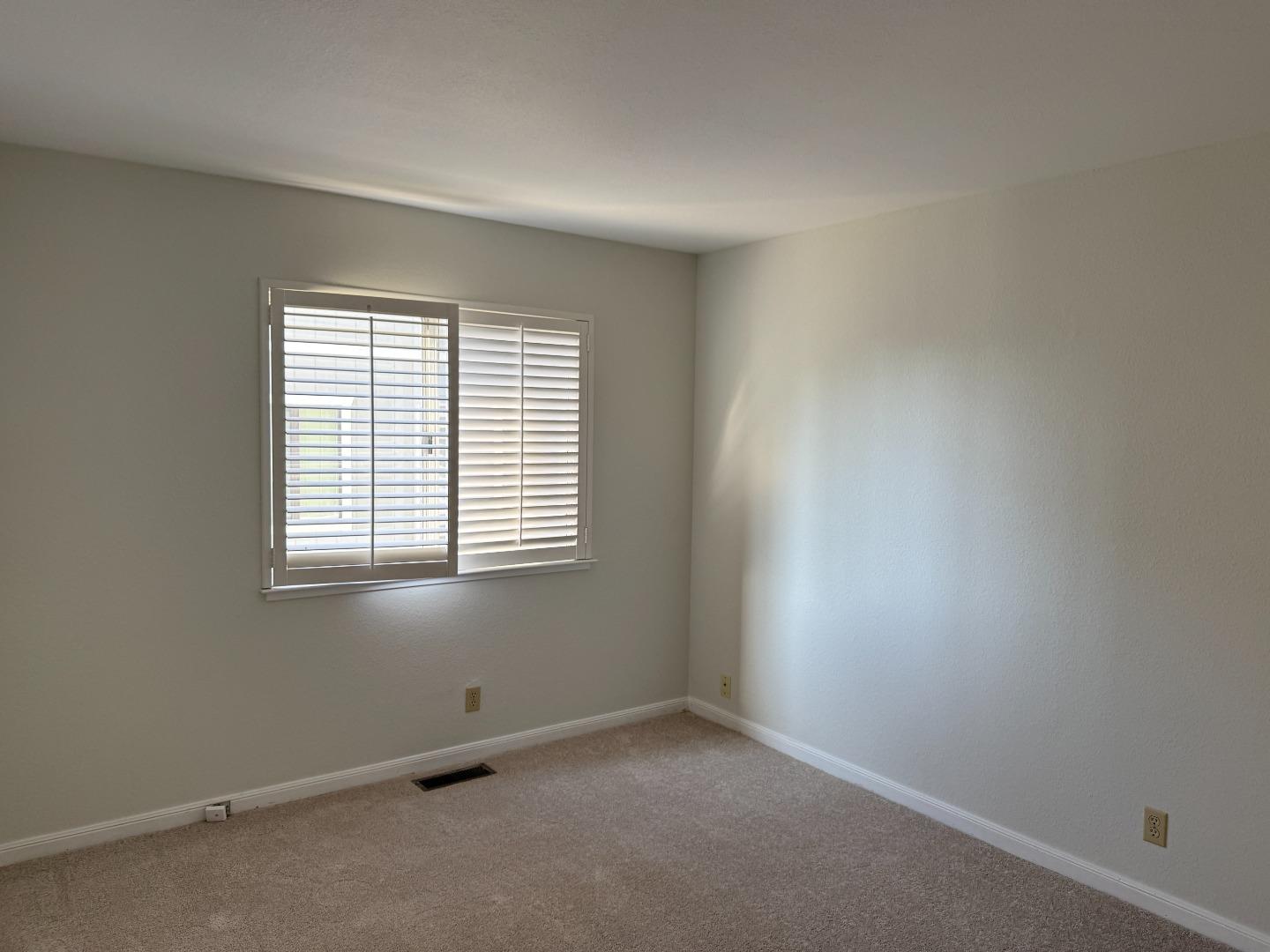 Detail Gallery Image 12 of 16 For 341 Clifton Ave, San Carlos,  CA 94070 - 3 Beds | 2/1 Baths