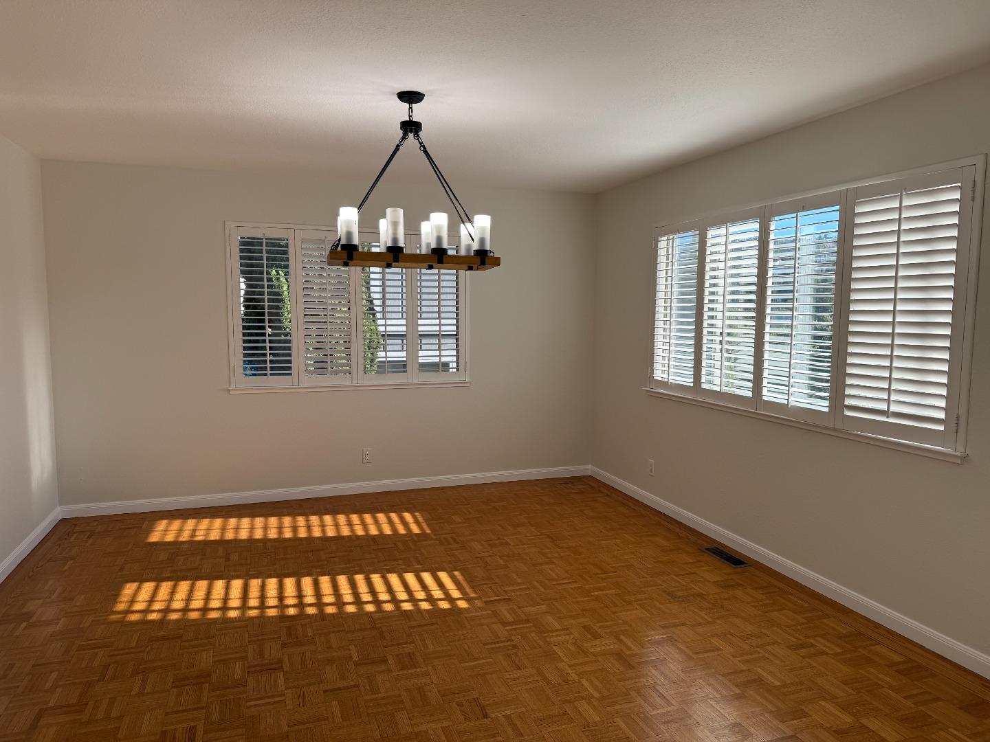 Detail Gallery Image 6 of 16 For 341 Clifton Ave, San Carlos,  CA 94070 - 3 Beds | 2/1 Baths