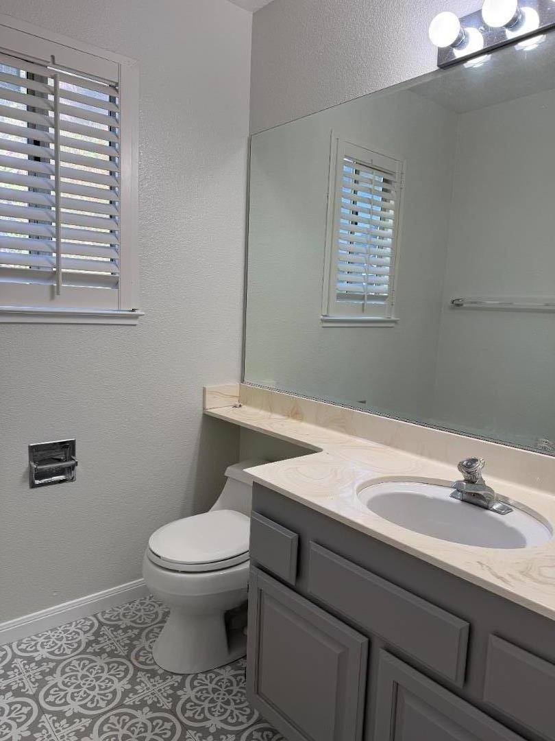 Detail Gallery Image 7 of 16 For 341 Clifton Ave, San Carlos,  CA 94070 - 3 Beds | 2/1 Baths