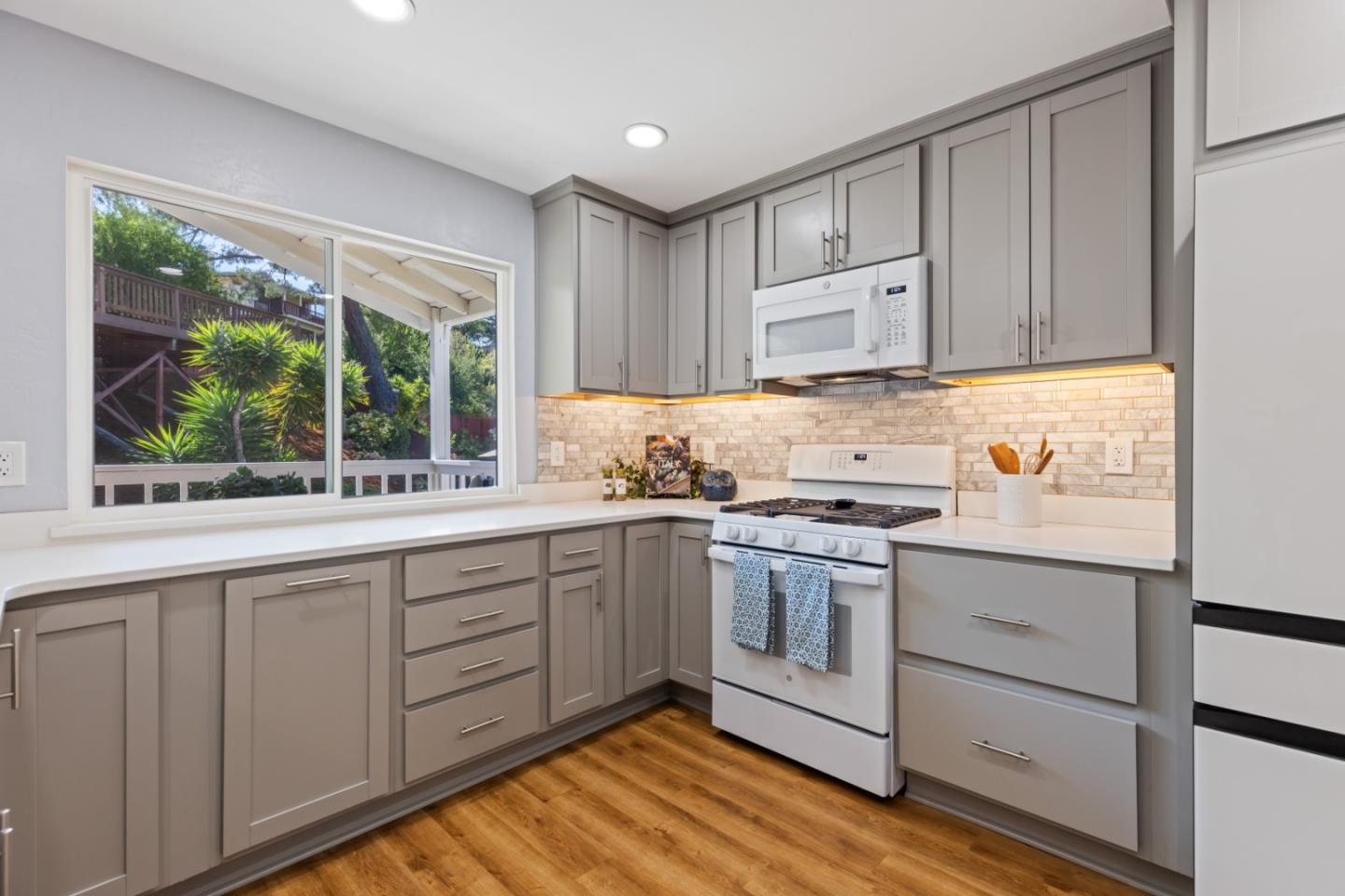 Detail Gallery Image 14 of 48 For 435 Monaco Ave, Union City,  CA 94587 - 4 Beds | 2/1 Baths