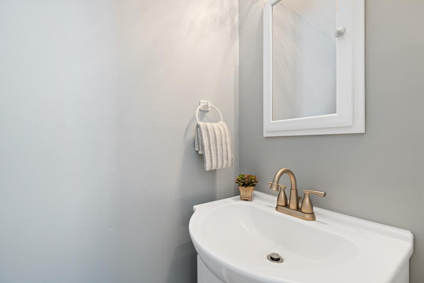 Detail Gallery Image 28 of 48 For 435 Monaco Ave, Union City,  CA 94587 - 4 Beds | 2/1 Baths