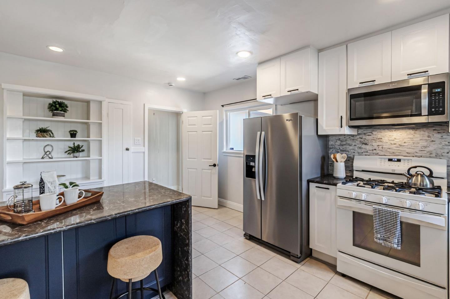 Detail Gallery Image 13 of 55 For 2473 Olive Ave, San Jose,  CA 95128 - 2 Beds | 1 Baths