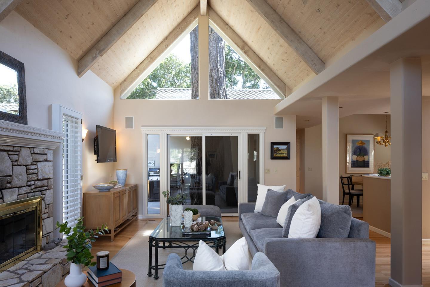 Detail Gallery Image 3 of 17 For 0 Dolores 3 Ne of 10th Ave, Carmel,  CA 93921 - 2 Beds | 2 Baths